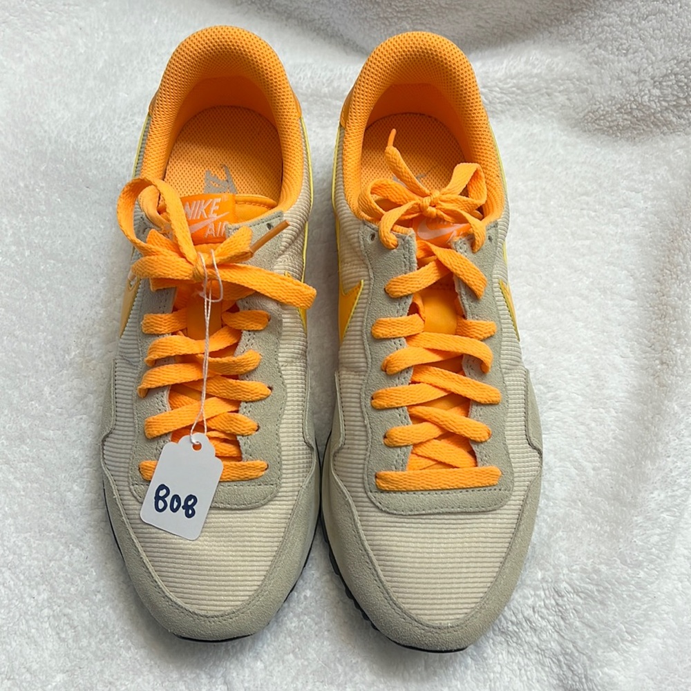 EUC NIKE AIR SIZE 10